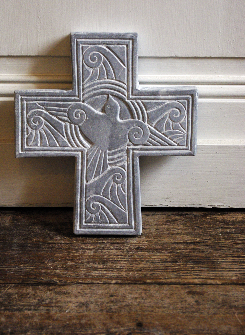 Croix de confirmation, marbre des Pyrénées. Hauteur 30 cm.